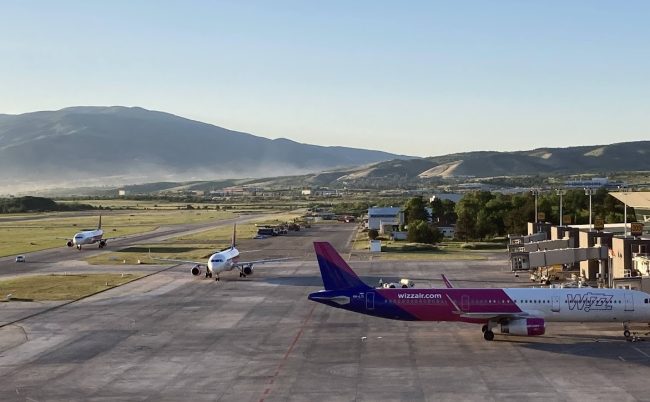 ИМА ДОВОЛНО КОЛИЧИНИ НА КЕРОЗИН НА АЕРОДРОМИТЕ ВО СКОПЈЕ И ОХРИД, ВЕЛАТ ОД МИНИСТЕРСТВОТО ЗА ТРАНСПОРТ