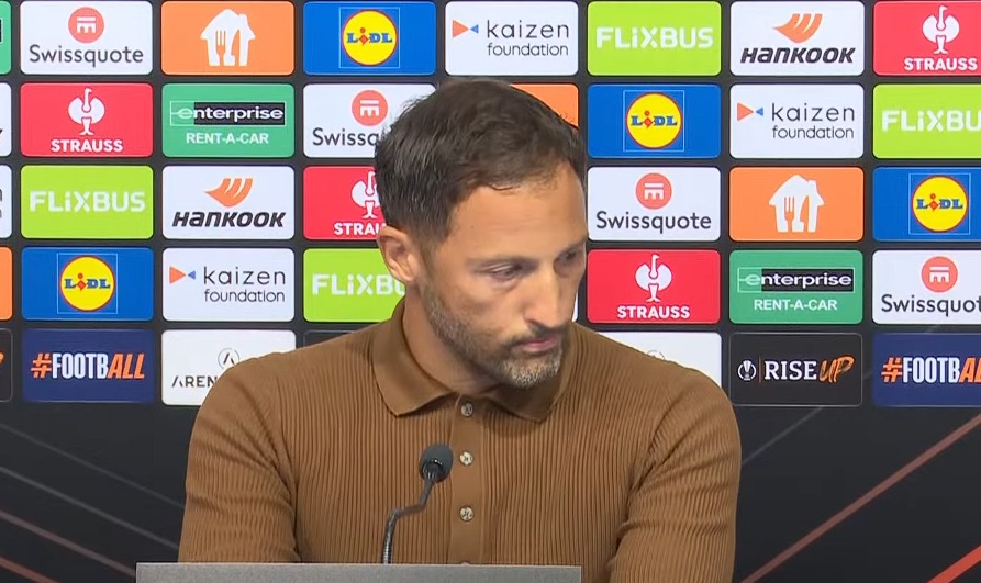 Фенербахче изгуби од Галатасарај, па го избрка тренерот