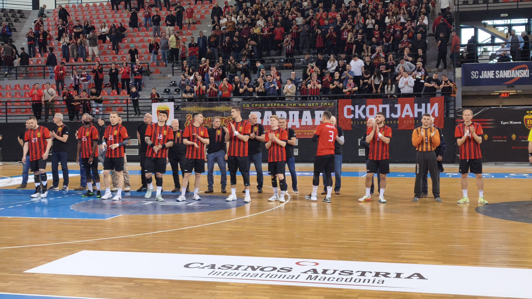 Ретро дресови, легенди од првите генерации на вардарци (Видео)