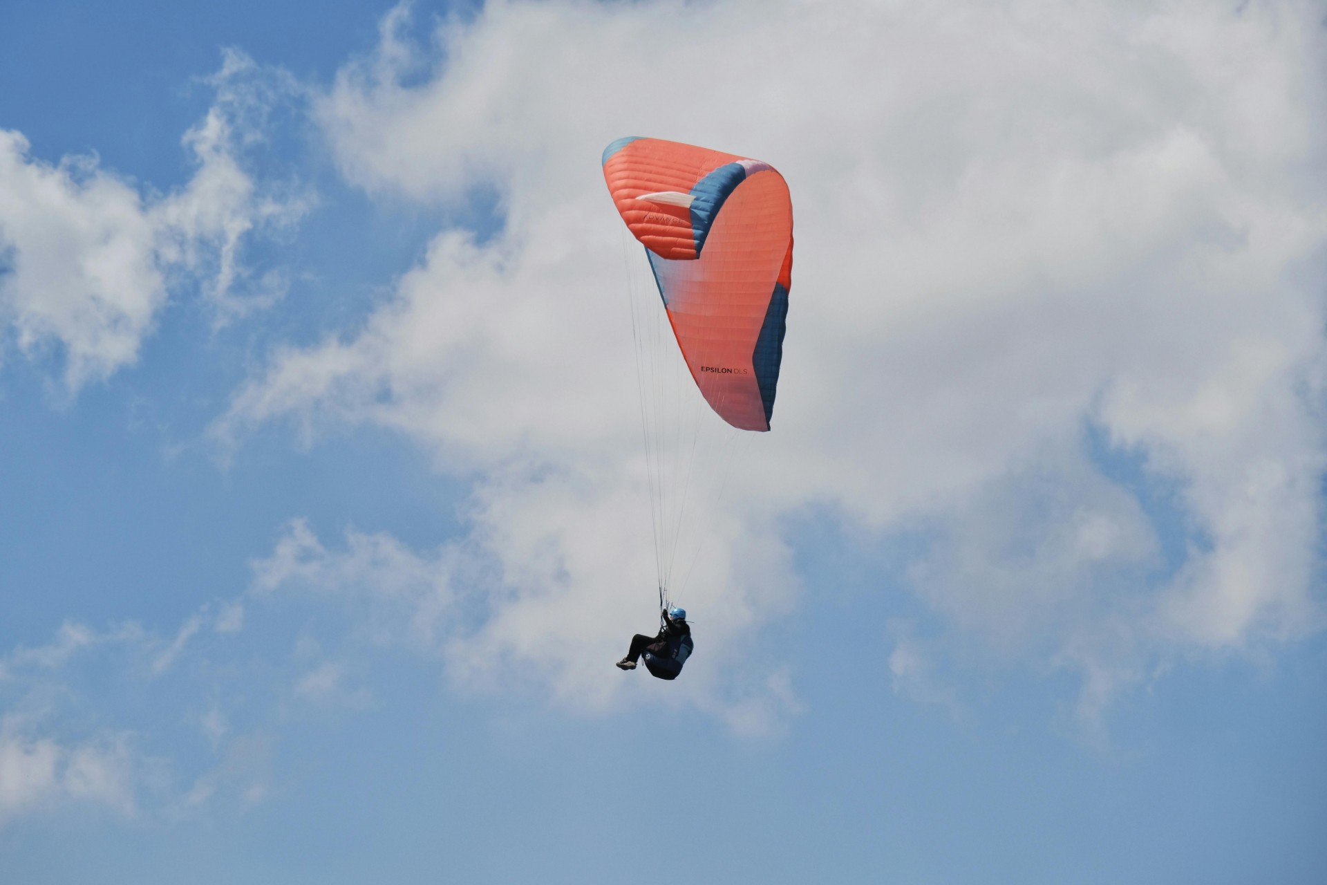 Официјално од СВР Охрид: Нема повредени по падот на параглајдеристите кај „Студенчишта“