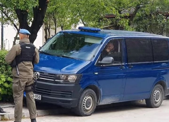 Во Сараево евакуирани два трговски центра поради дојава за поставени бомби