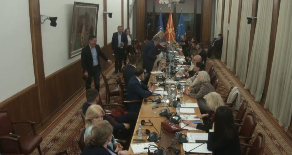 ВИДЕО: ДУИ ја напушти комисиската расправа за укинување на Пржинска влада