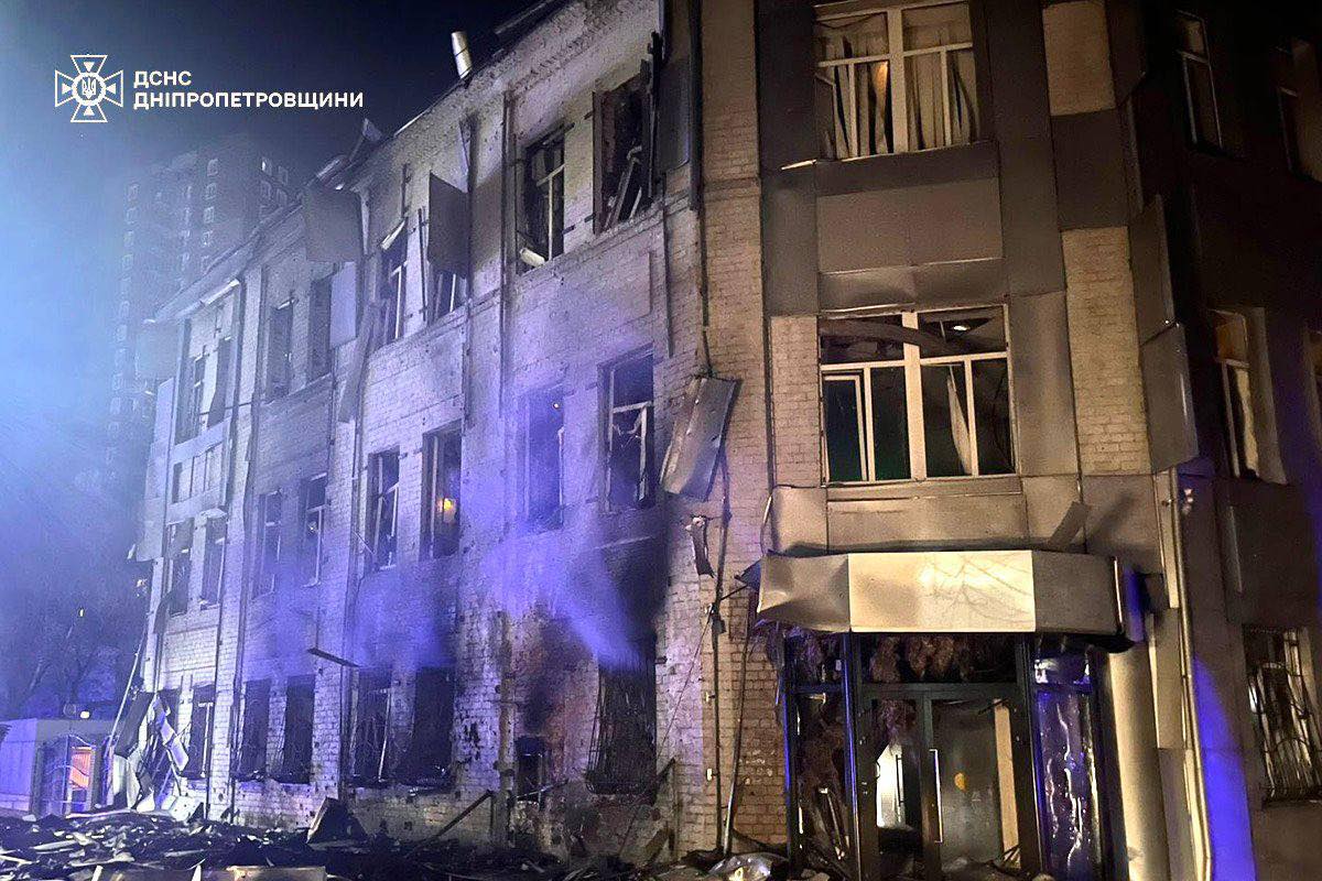 Најмалку 15 повредени во ноќешните руски напади врз Украина