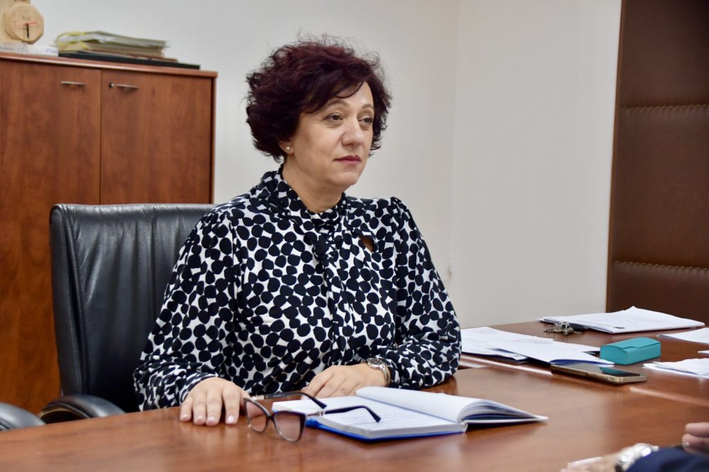 Безбедноста е приоритет и не смее да биде предмет на политика, порача градоначалничката по трагичниот настан во Кисела Вода