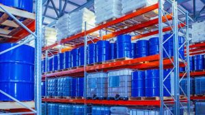 Нафтената криза брзо се претвора во криза на сè: „Помалку кондоми, кеси за ѓубре и медицински материјал“