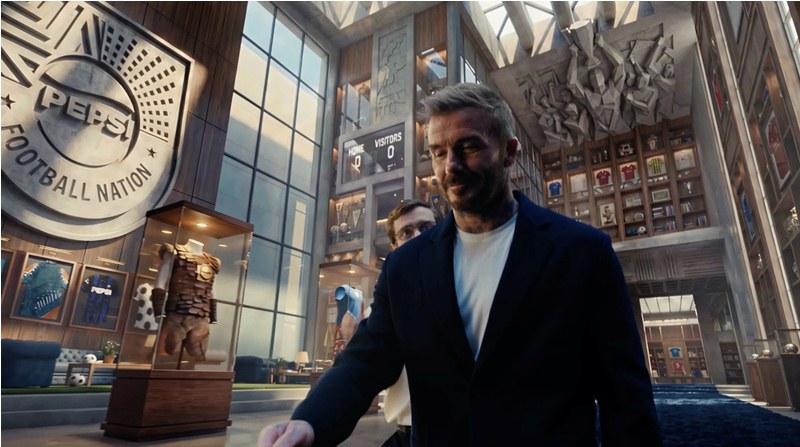 Кога навивачите ги пишуваат правилата: Дејвид Бекам и низа фудбалски ѕвезди во новата кампања на Pepsi MAX