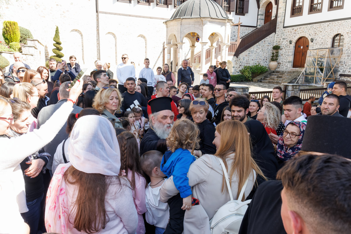 Величествена литургија во црквата во Дебар