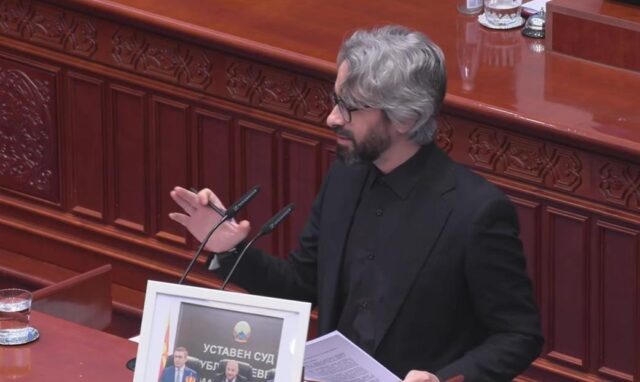 Апасиев го праша премиерот дали му ветил професорско место на Костадиновски, Мицкоски одговори кратко со „не“