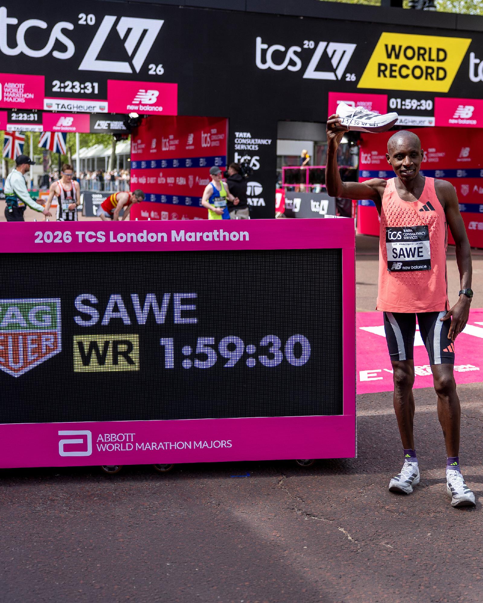 И тоа дочекавме, првпат во историјата маратон е истрчан за помалку од два часа!