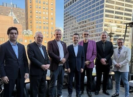 Муцунски се сретна со Албанско-американскиот совет: Владата на Република Македонија е посветена на решението за правосудниот испит на албански јазик