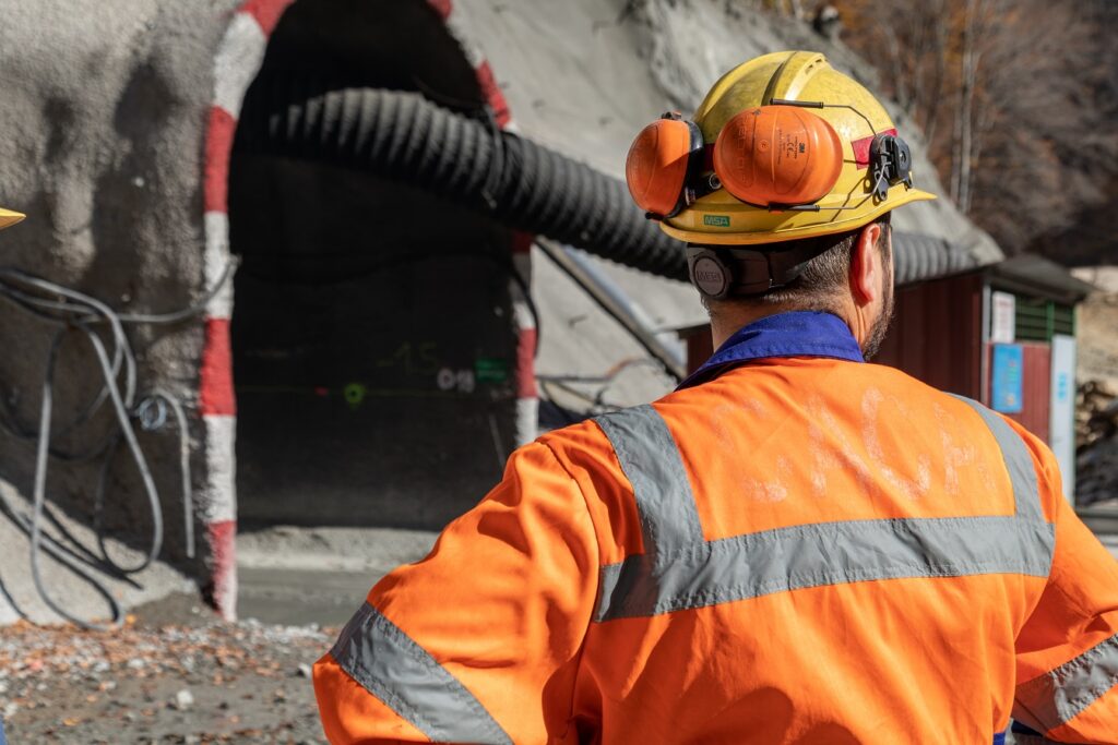 Инвестициите во антимон носат нови работни места и приходи