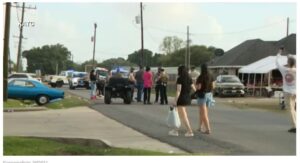 (ВИДЕО) Со автомобил удри во толпа во Америка, најмалку 15 се тешко повредени