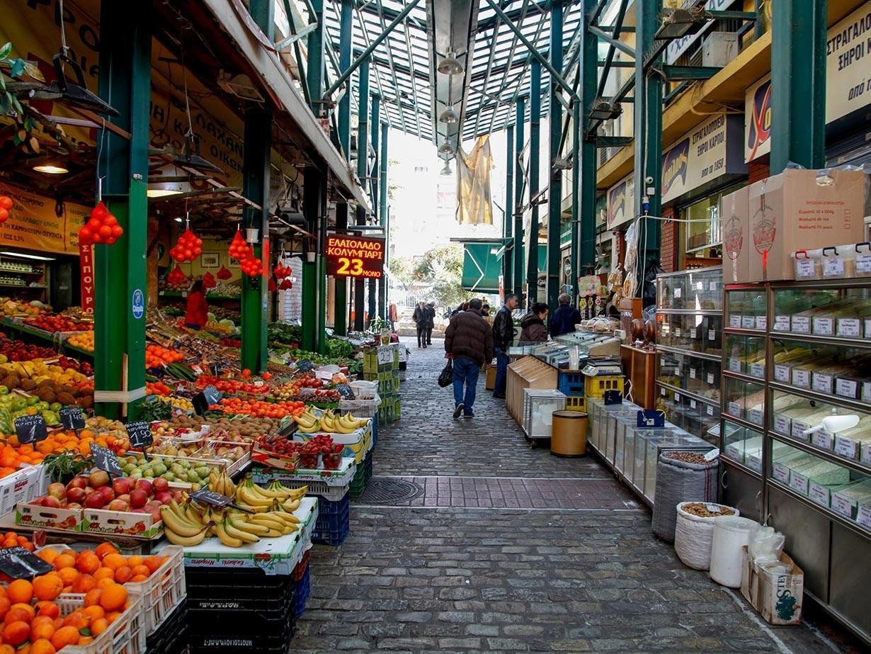На неколку километри од Скопје: домати и пиперки со поевтини цени од скопските