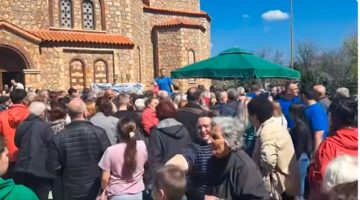 (ВИДЕО) ХАОС И ТУРКАНИЦИ ВО ВЕЛЕС ЗА БЕСПЛАТНИ ЈАЈЦА: За еден час поделени околу 2.000 табли