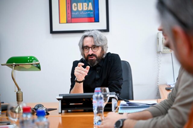 Апасиев за Савески: Како иста глава да имаат со Мицкоски, за два дена направи „вмроизација“ на Обвинителството