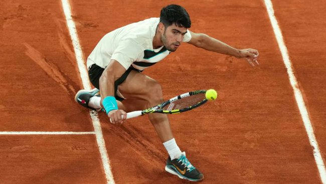 АЛКАРАС НЕМА ДА ЈА БРАНИ ТИТУЛАТА НА РОЛАН ГАРОС ПОРАДИ ПОВРЕДА