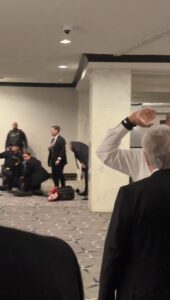 ВИДЕО: Снимка од апсењето на напаѓачот на гала-свеченоста на Трамп