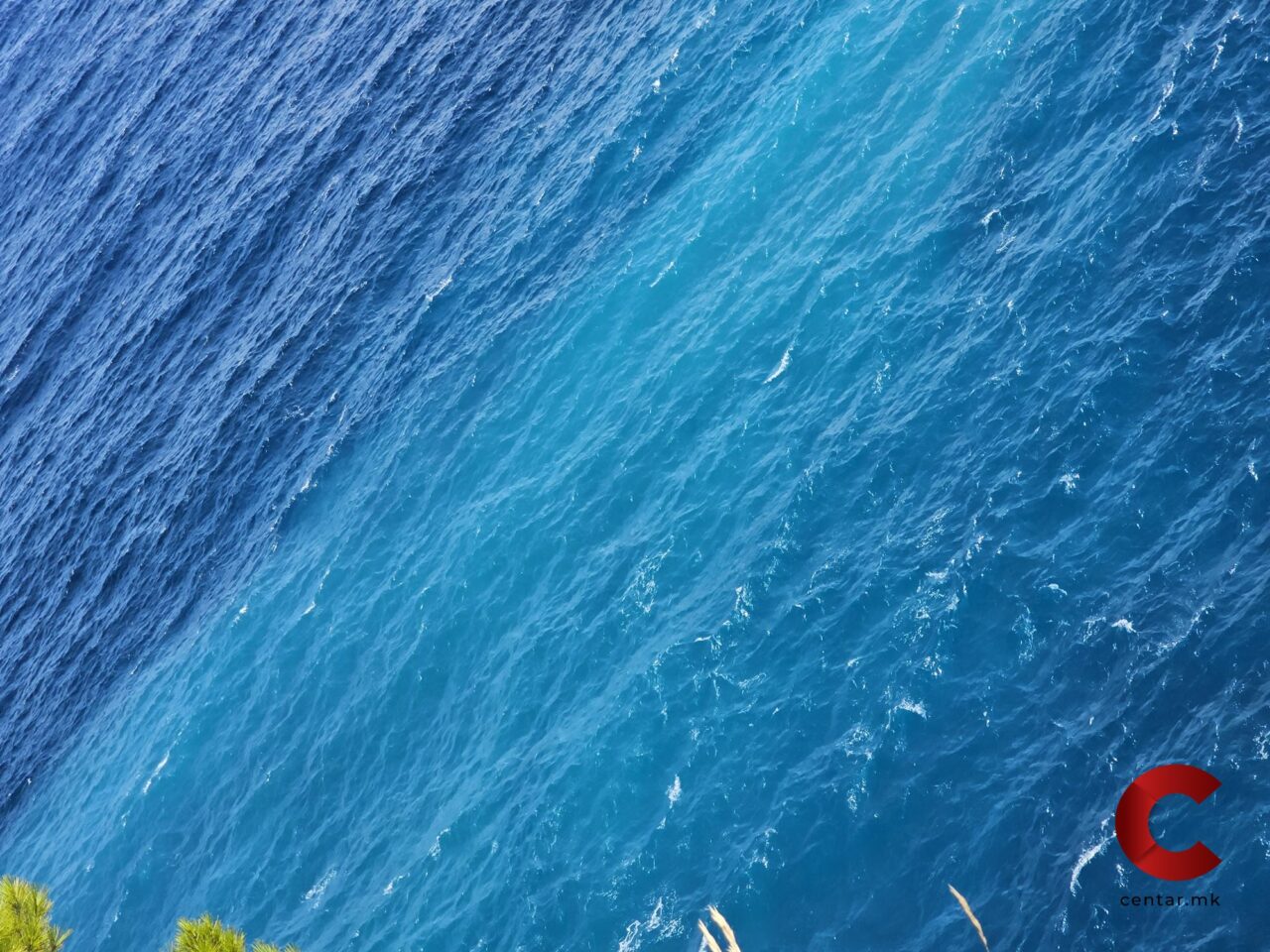 Западноевропски брод помина низ Ормускиот теснец за прв пат од почетокот на војната