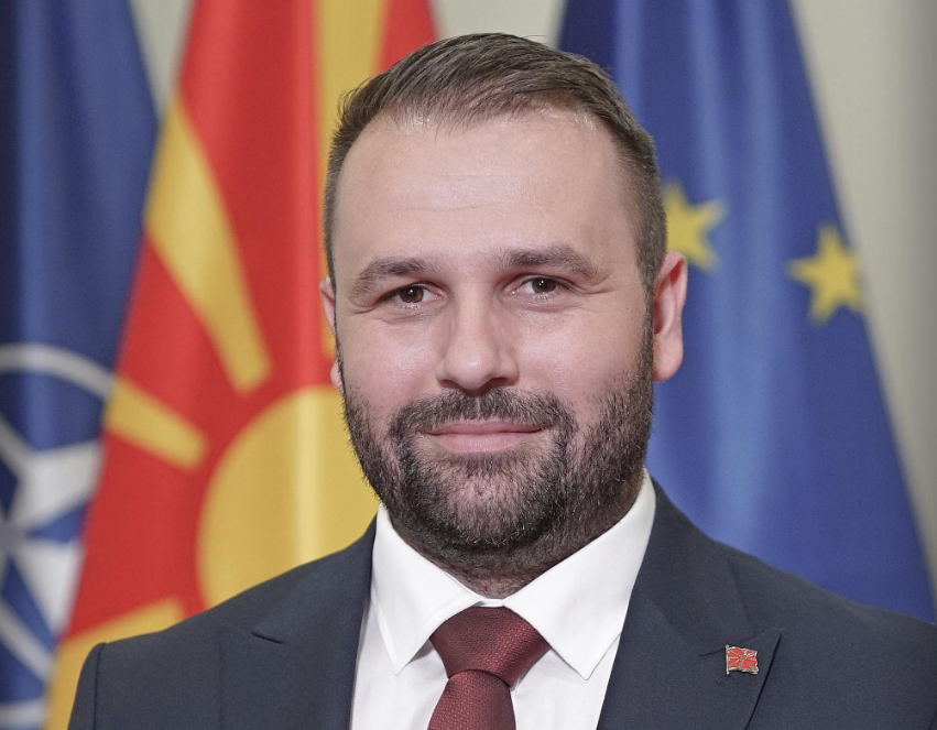 Дурмиши бара извинување од Тирана за навредите кон Албанците oд Македонија