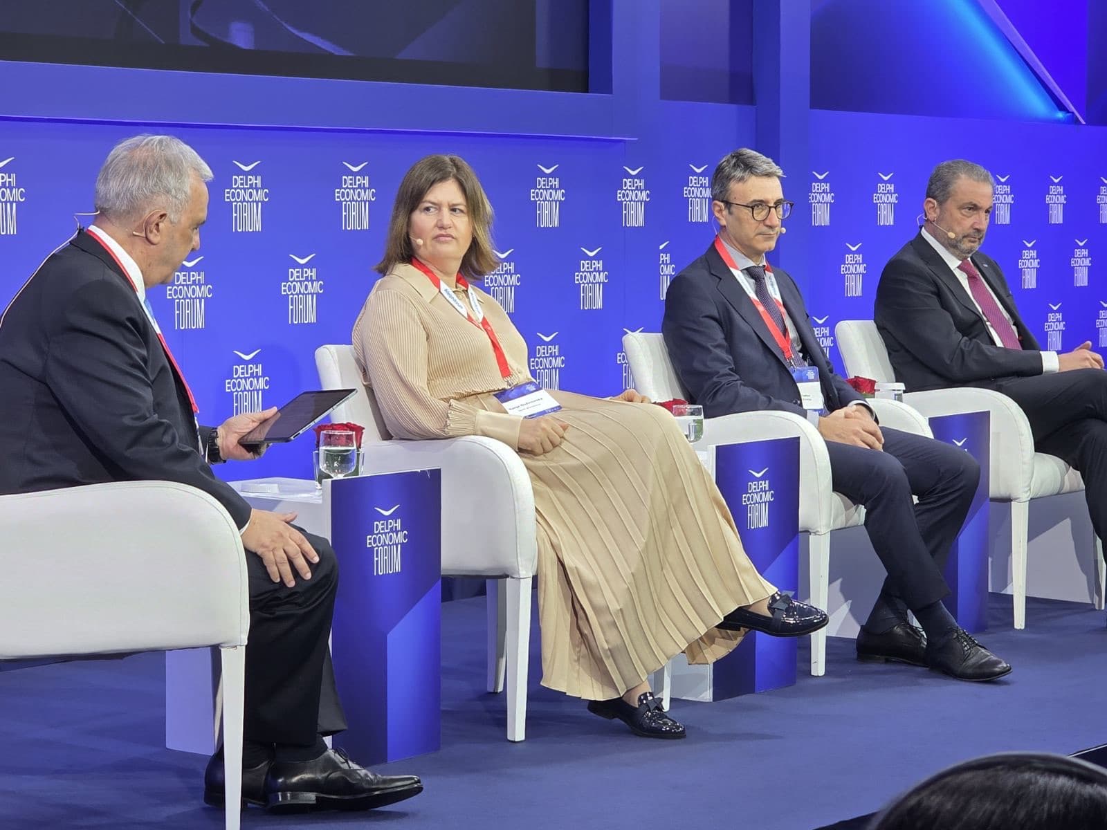 Божиновска на Делфи форумот ја позиционира Македонија како регионален енергетски јазол   