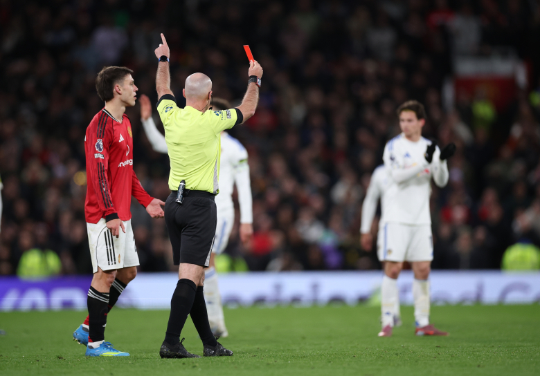 Чудниот црвен картон за Лисандро Мартинез од Манчестер Јунајтед