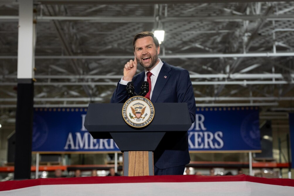 Венс го брани Трамп: „Папата нека се занимава со црквата, а не со американската политика“