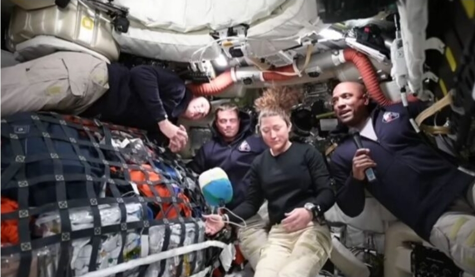 Астронаутите во „Орион“ спијат висејќи како лилјаци