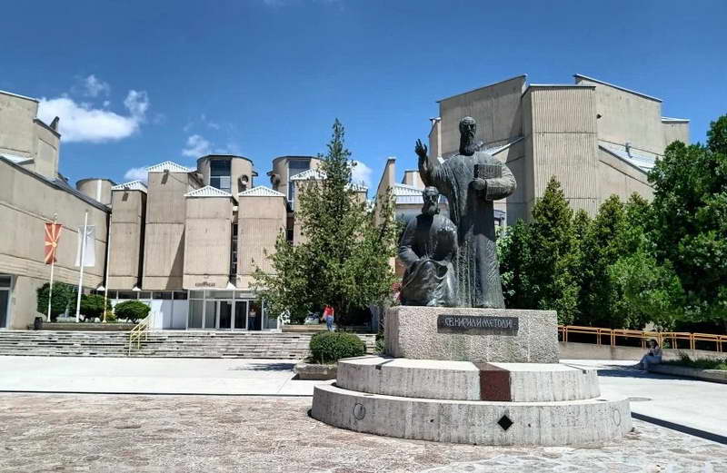 Не по врат туку по шија: УЈП бара студентите да платат данок на заработката од Work & Travel