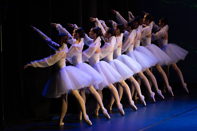 Заеднички танц меѓу часовничарската прецизност и човечкото движење