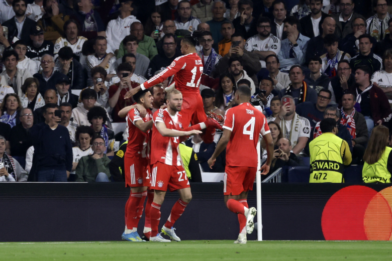 Две гостински победи, Баерн го доби европскиот класик, Арсенал го освои Лисабон