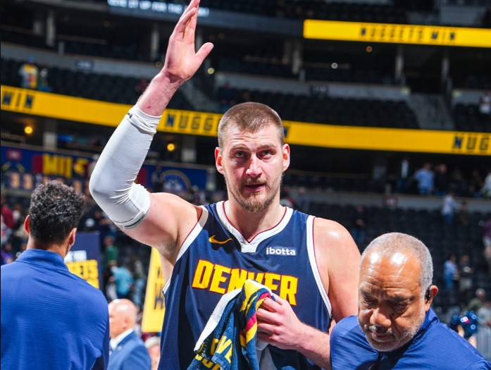 Денвер се врати од -18, нов трипл-дабл на Јокиќ