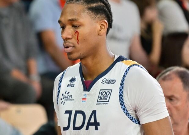 (Видео) Тепачка на кошаркарски натпревар во Франција