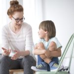 „Ама мамо, сите имаат освен јас!“: Зошто родителите лесно наседнуваат на овој трик