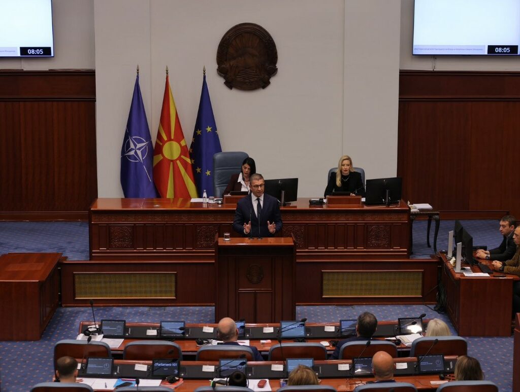 Мицкоски прати некои луѓе од СДСМ на лекарски преглед. Оттаму му одговорија дека зборува како „уличар“
