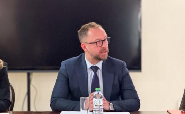 Обидите моето институционално делување да се претстави како „предавство“ се неосновани, навредливи и политички мотивирани, кажа Љутков