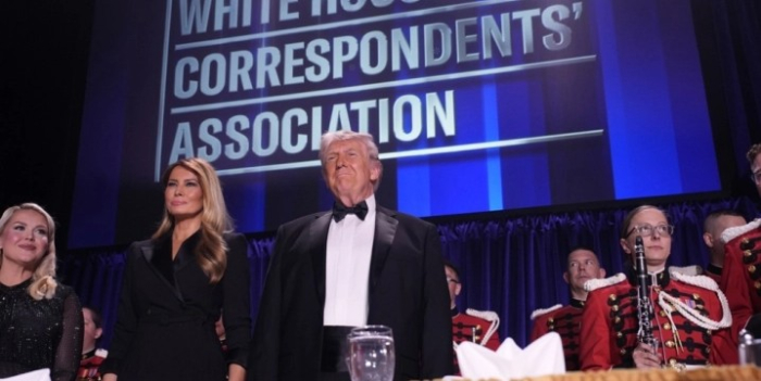 Кој е човекот што пукаше на гала вечерата на Трамп со дописниците од Белата куќа