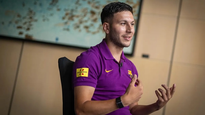 Минатото лето Барселона беше единствениот клуб за него, сега сака да замине од Камп Ноу