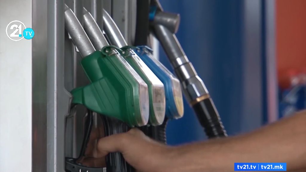Дизелот поевтини, бензинот поскапе – никој не знае до кога кризата ќе трае, но гориво во Македонија има