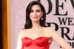 Ен Хатавеј прогласена за најубава жена во светот за 2026 – убавината, како што вели, доаѓа со самодовербата