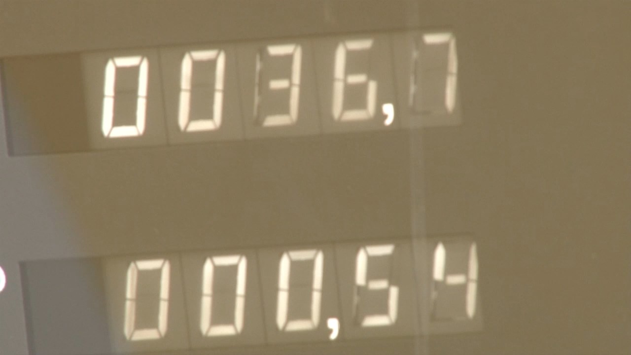 Владата ги намалува акцизите: Поевтинуваат бензините и дизелот, ДДВ 10% останува до крај на кризата