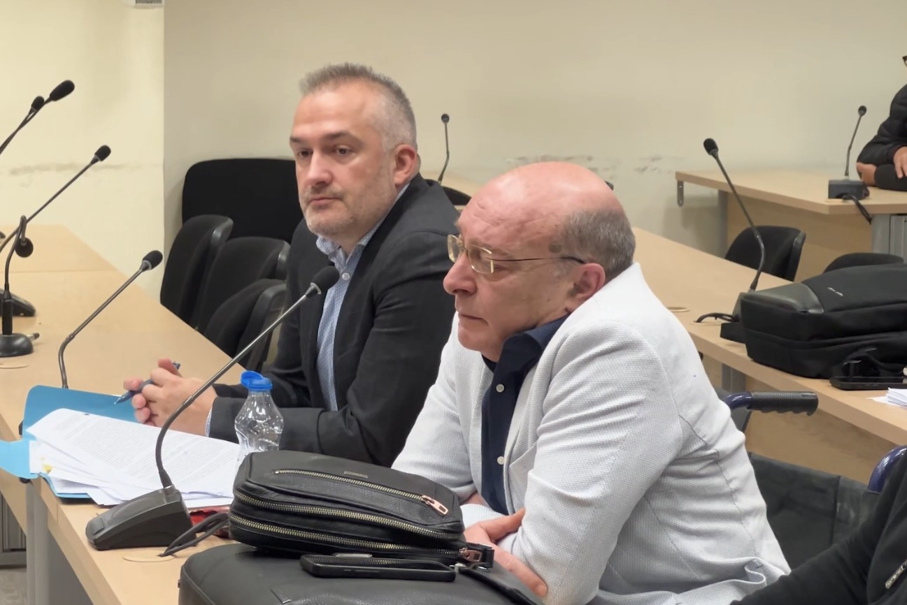 Крмзов во инвалидска количка на првото рочиште за затајување данок