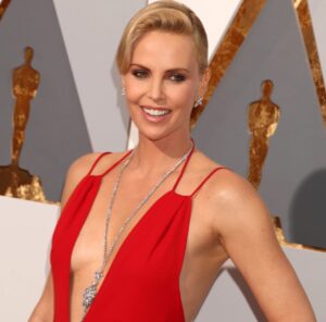 (Фото) Фатална русокоса ги излуде луѓето со жешки фотографии во бикини: „Божицата се буди“