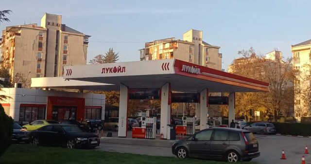 Продолжена лиценцата за работа на „Лукоил“