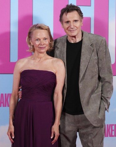 Се мажела и се развела 6 пати! Сега е во врска со актерот кој ја исклучил жената од телефонот