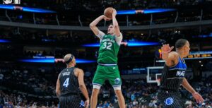 Далас има бисер: Флег стана најмладиот кошаркар со над 50 поени