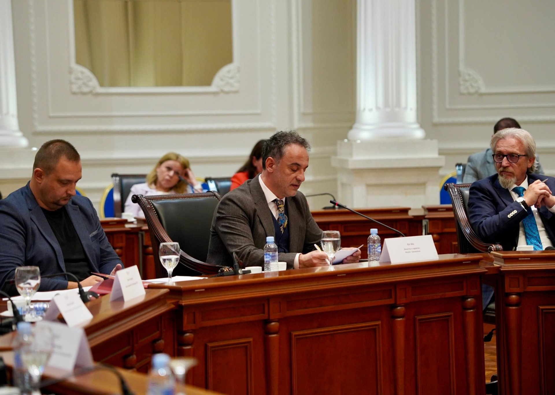 Алиу: Набавуваме 100 нови амбулантни возила