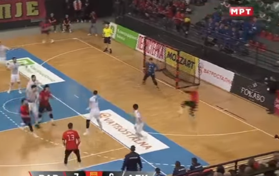 Публиката на нозе – атракција во „режија“ на вардарците Малус и Воркапиќ!