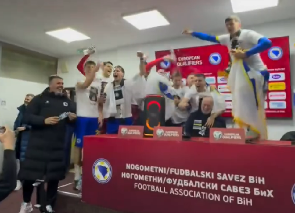 Играчите на БиХ ја прекинаа прес-конференцијата, пред новинарите ечеше: „I am from Bosnia, take me to America“ (ВИДЕО)