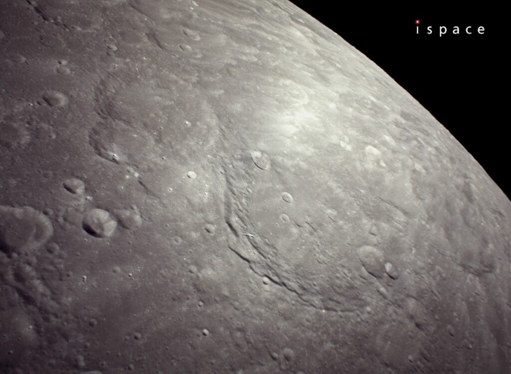 Сива, зелена и кафеава: Боите што астронаутите ги гледаат на површината на Месечината