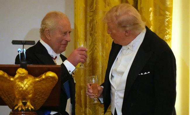 ЧАРЛС СЕ СОГЛАСУВА СО МЕНЕ ДЕКА ИРАН НЕ ТРЕБА ДА ИМА НУКЛЕАРНО ОРУЖЈЕ, КАЖА ТРАМП, КРАЛОТ НЕ ЗБОРЕШЕ ЗА ИРАН